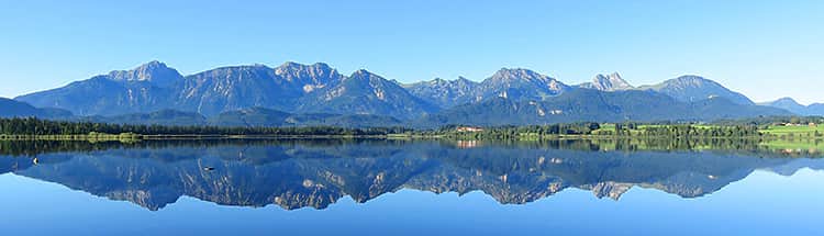 Ausblick auf den Hopfensee in Bayern