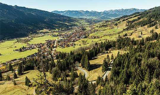 Ausblick auf die gesamte Gemeinde sowie das Allgäu