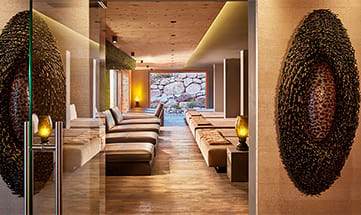 Glastür Eingang zu einem Ruheraum