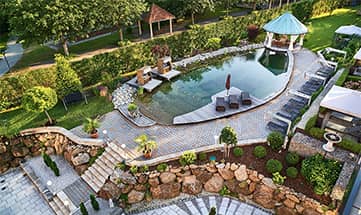 Der Naturbadeweiher von oben