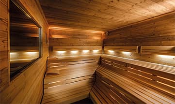 Beleuchtetes Sanarium im Wellnessbereich