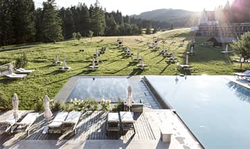 Ausblick vom Badehaus auf den Garten