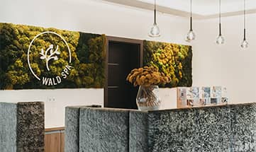 Rezeption am Eingang zum Spa