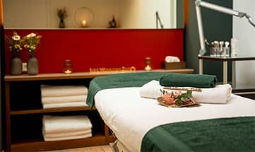 Liege im Raum für Kosmetikanwendungen