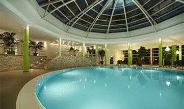 Innenbecken des Hotels