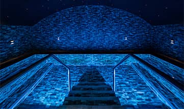 Blau leuchtender Solepool