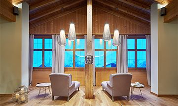 Gemütliche Liegen im Yoga Retreat