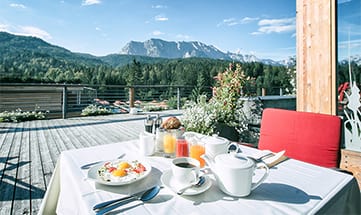 Frühstück mit Alpenblick