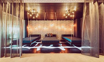 Drei Schwebeliegen im Ruheraum