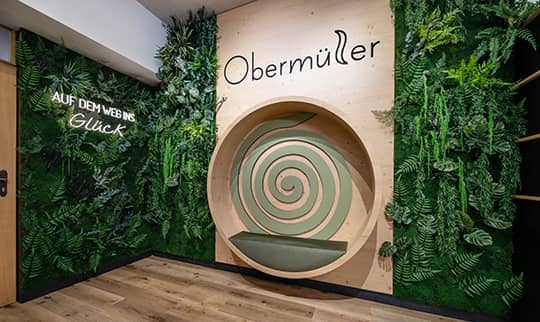 Grüner dekorierte Empfang vom Spa Bereich