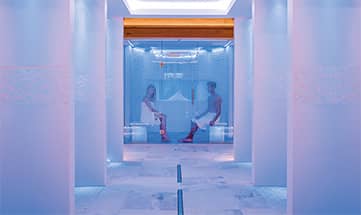 Paar entspannt im Icecube