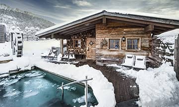 Aussensauna mit Ausblick in Holzhütte