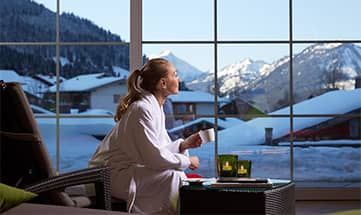 Erholung mit Tee und Blick auf das Allgäu