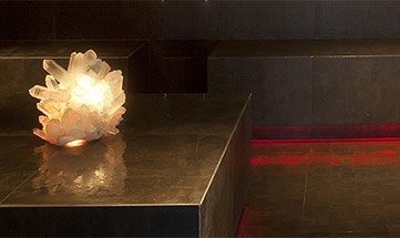 Nahaufnahme Kristallsauna in gedämpften Licht