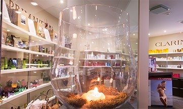 Wellnessshop mit vielen Beautyprodukten