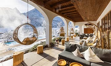 Blick auf das Almwiesen Spa im Winter