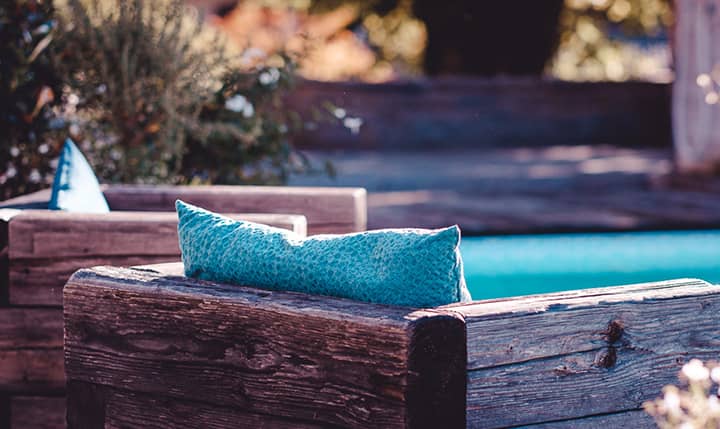 Sessel am Außenpool