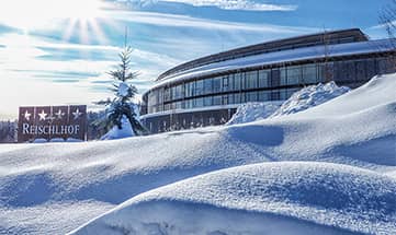 Der verschneite Reischlhof im Winter