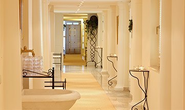 Durchgang im Wellnessbereich